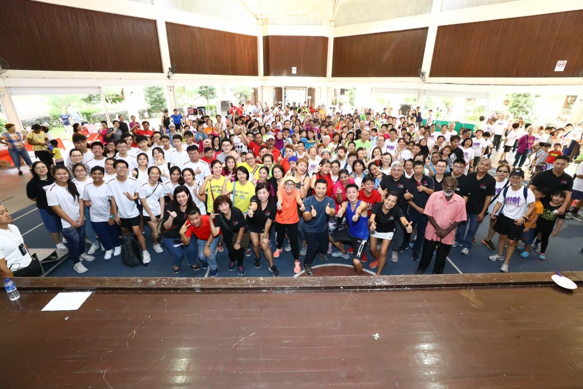 Advisor Desmond Lee kicks off Family Day Walk in Jurong Spring Community